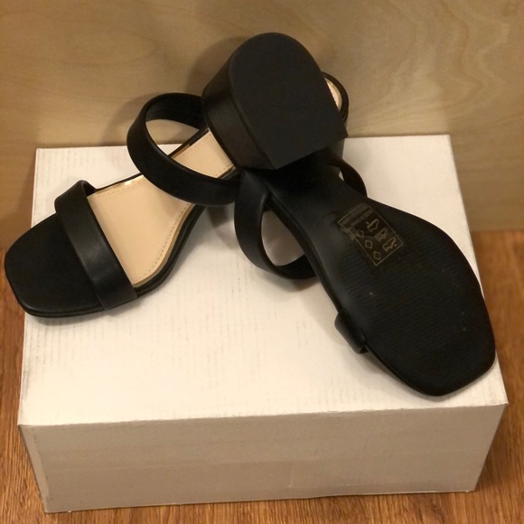 Women’s shoes - Picture 2 of 3